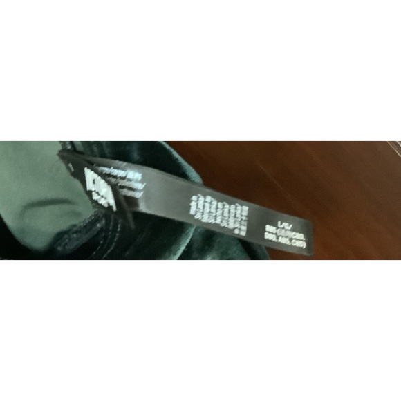 Very good condition Victoria’s Secret velvet bra top Lg - Picture 3 of 3